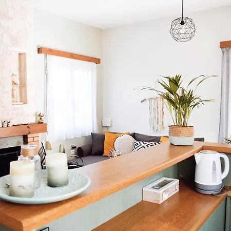 Elia's House Traditional & Cozy By 8essentially
